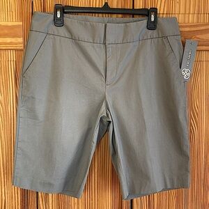 NWT Daisy Fuentes Bermuda Shorts Gray Size 12